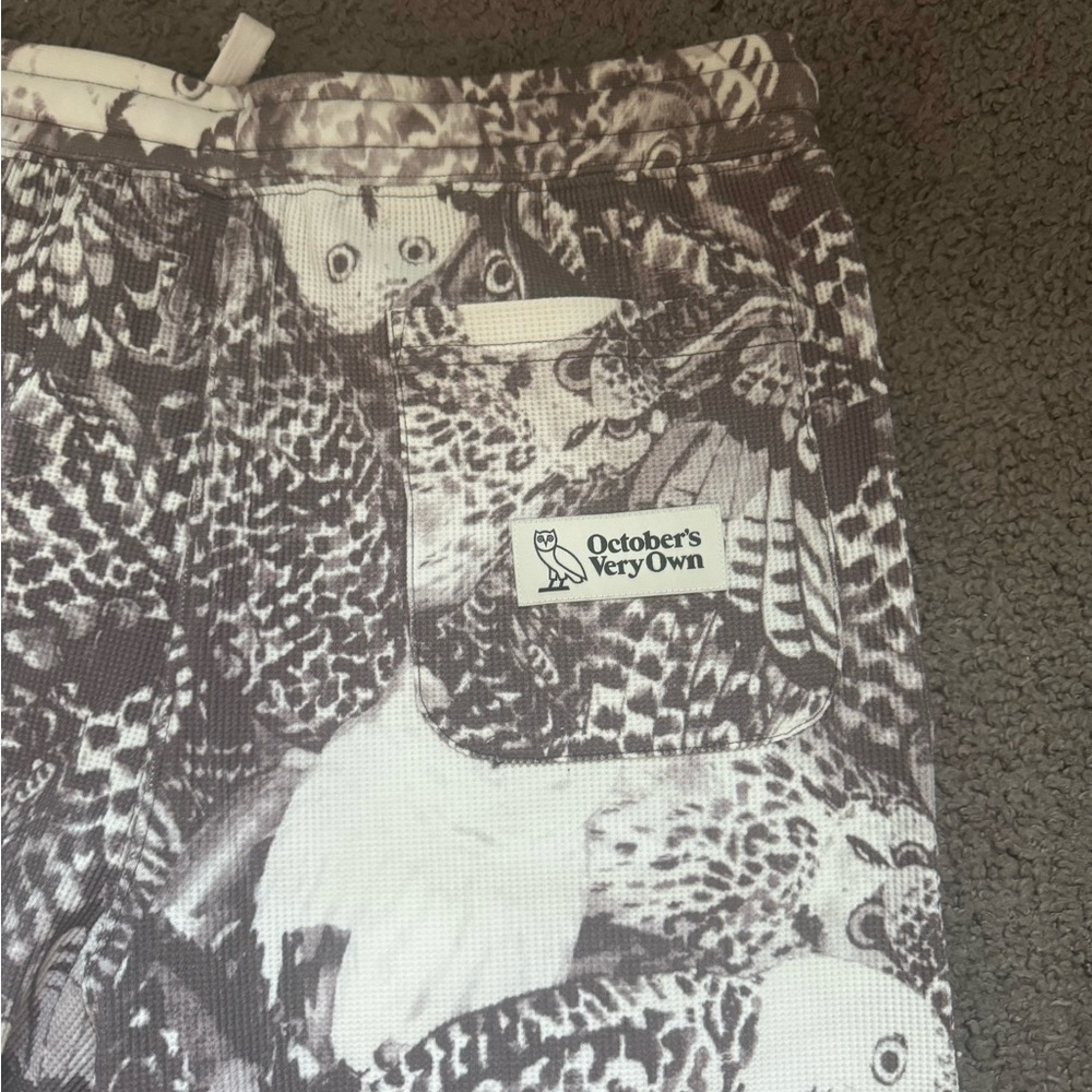 OVO
OCTOBERS VERY OWN
Owl Print thermal pant  - Gray
Brand new
Size medium